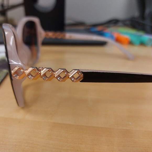 Foster Grant Modern Oversized Trendy Sunglasses Beautiful Blingy Sides SR0423 - Picture 8 of 14